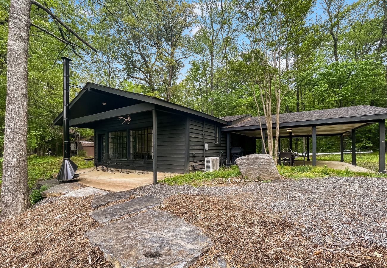 Cabin in Heber Springs - Camp Chinkapin ~ total privacy w/ dock