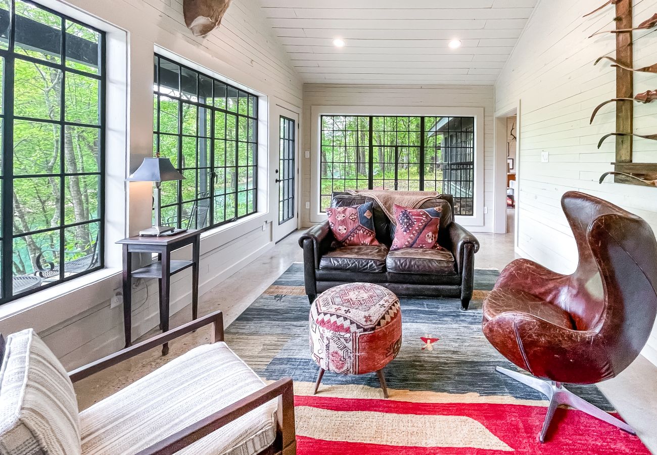 Cabin in Heber Springs - Camp Chinkapin ~ total privacy w/ dock