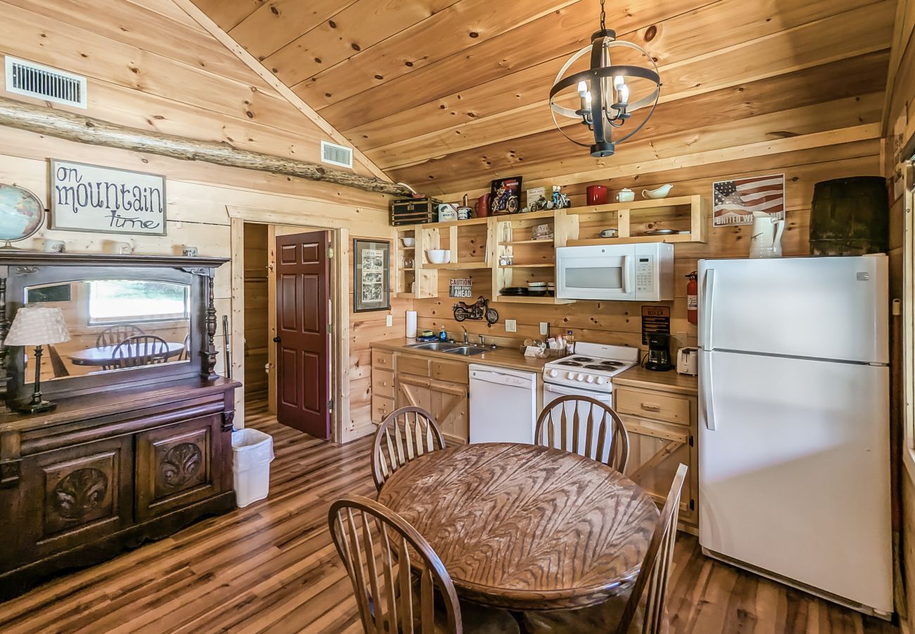 Cabin in Mountain View - #74 Pinewood Cabin: Hog Holler