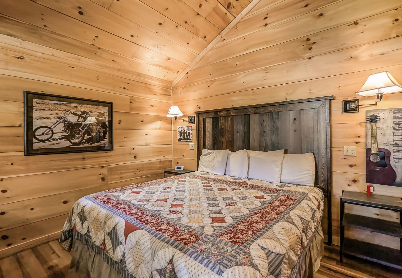 Cabin in Mountain View - #74 Pinewood Cabin: Hog Holler
