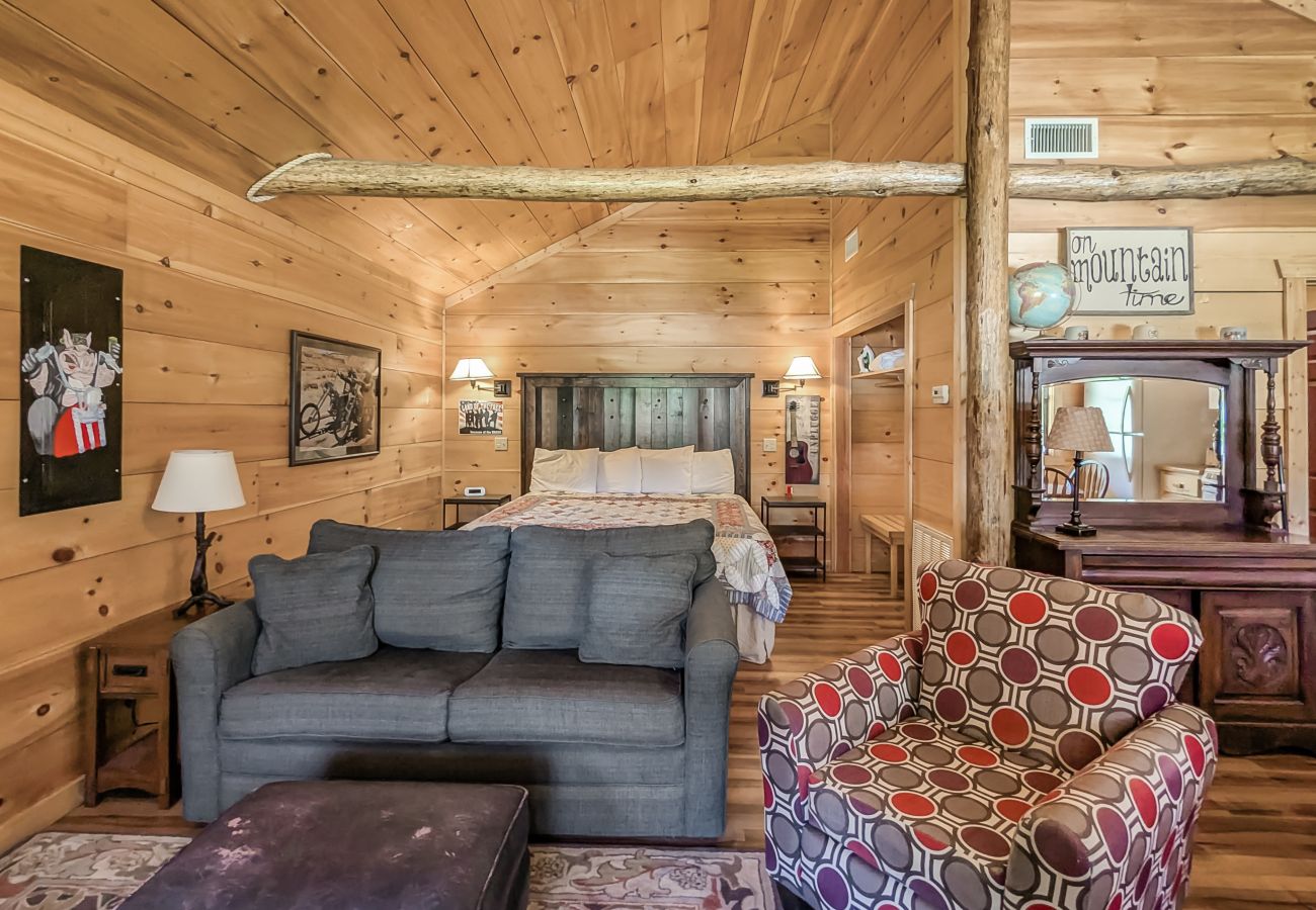 Cabin in Mountain View - #74 Pinewood Cabin: Hog Holler