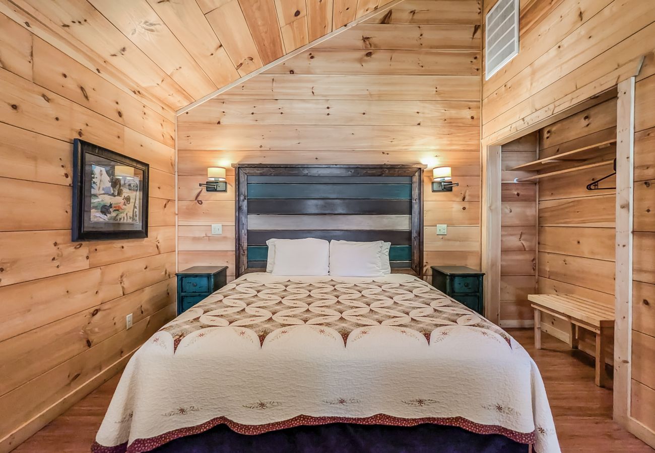 Cabin in Mountain View - #67 Pinewoods Cabin: Gentle Ben