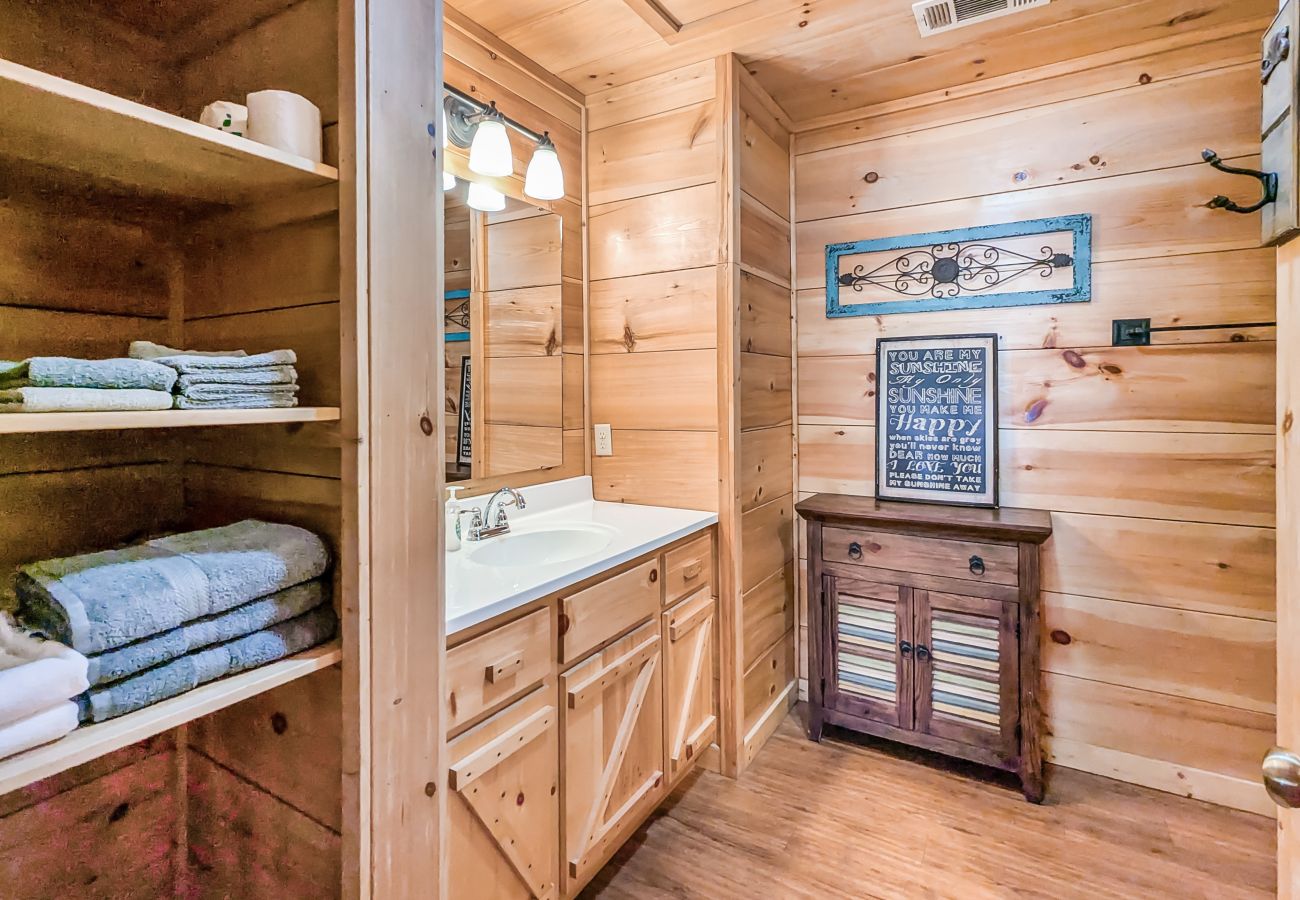 Cabin in Mountain View - #67 Pinewoods Cabin: Gentle Ben