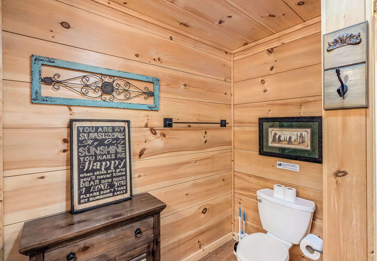 Cabin in Mountain View - #67 Pinewoods Cabin: Gentle Ben