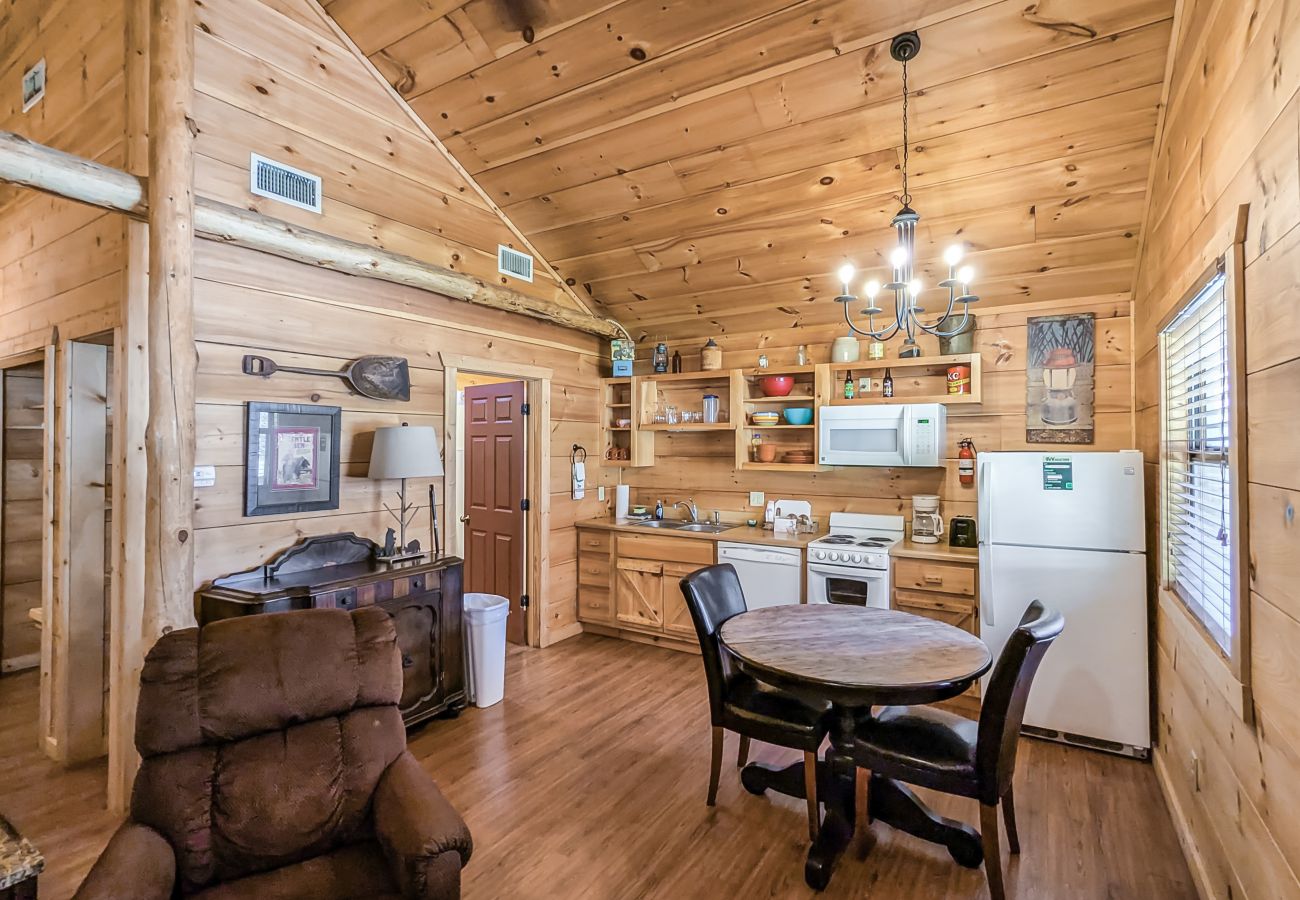 Cabin in Mountain View - #67 Pinewoods Cabin: Gentle Ben