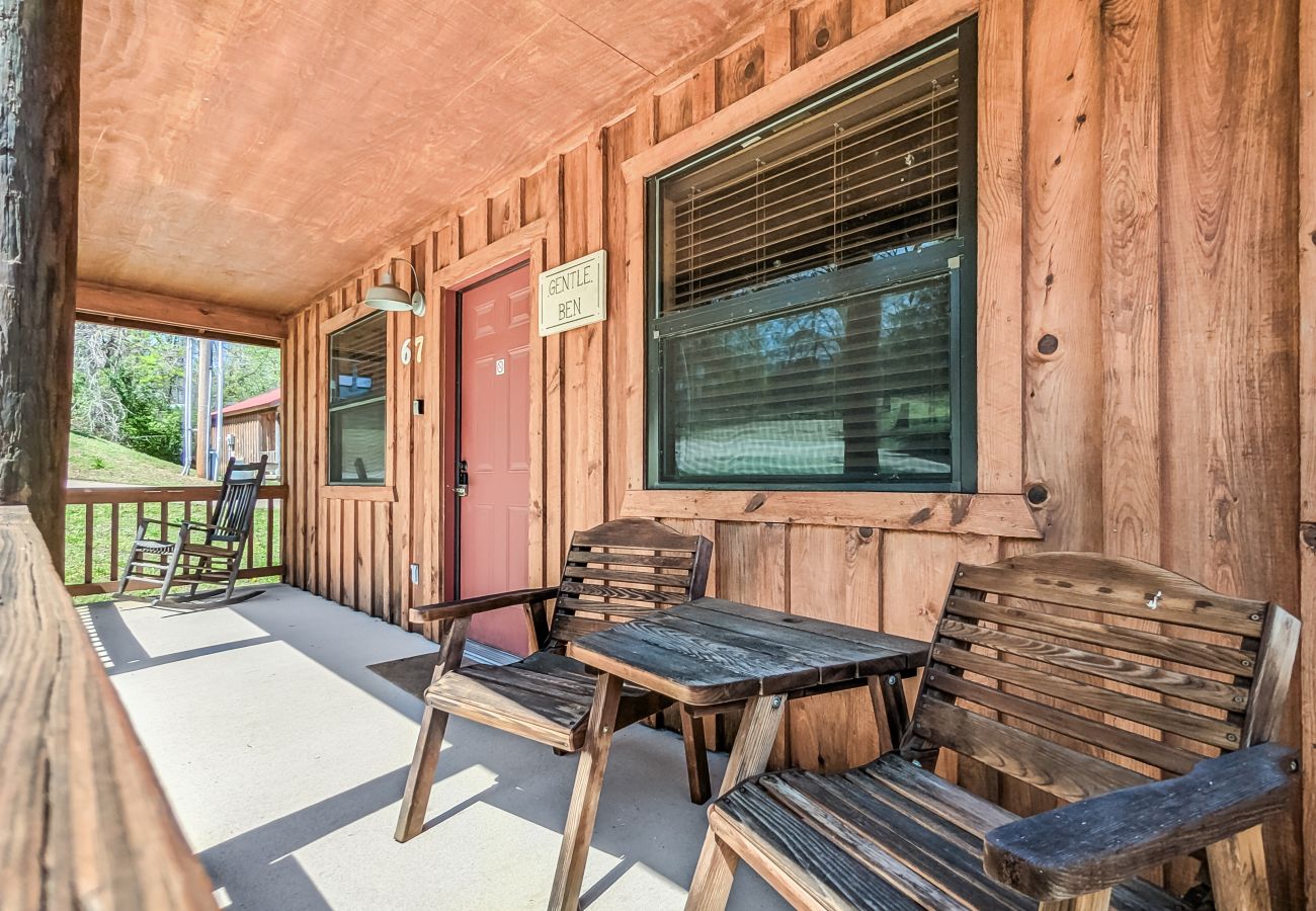 Cabin in Mountain View - #67 Pinewoods Cabin: Gentle Ben