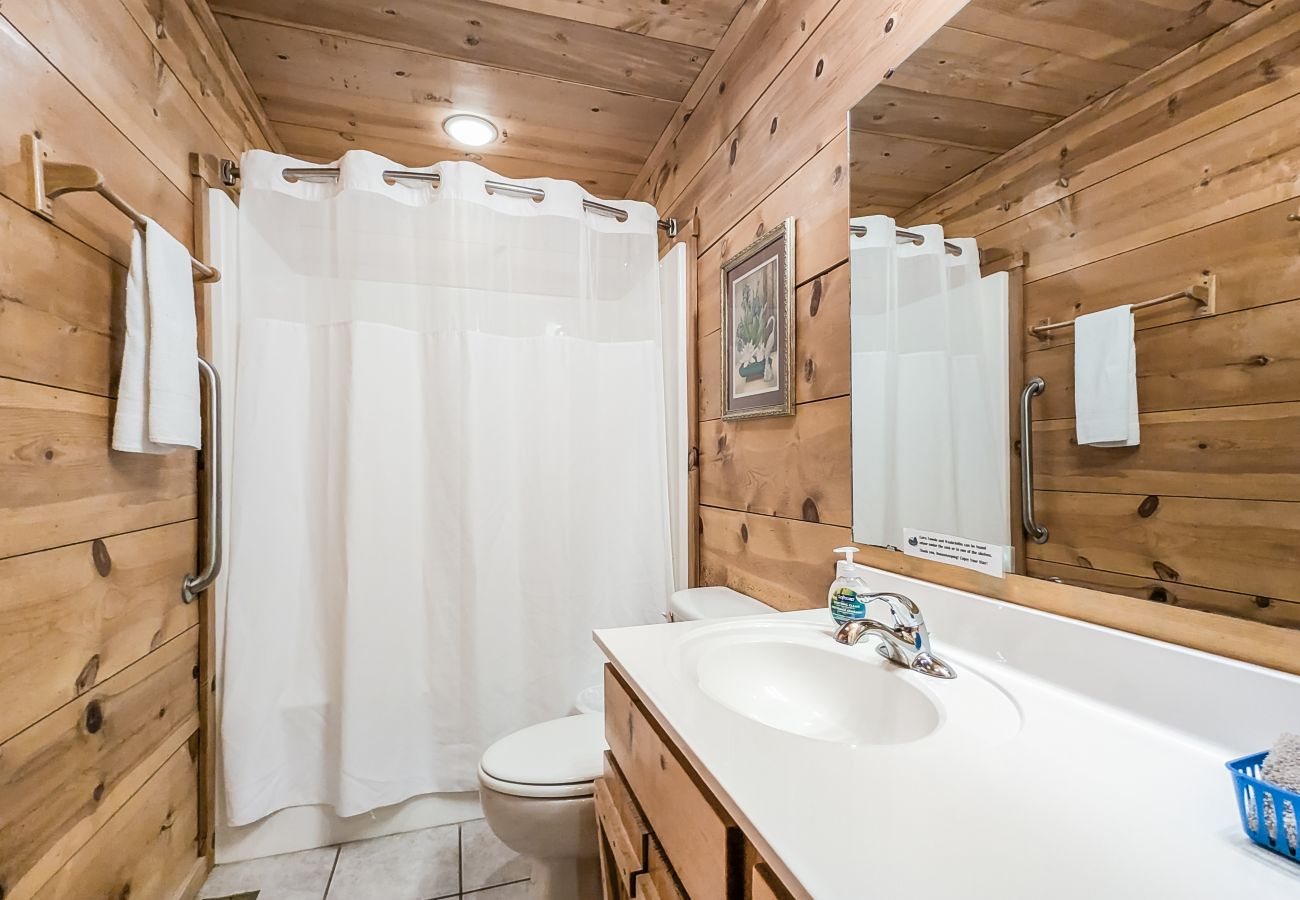 Cabin in Mountain View - #43 Pinewoods Cabin: Lancaster & Co