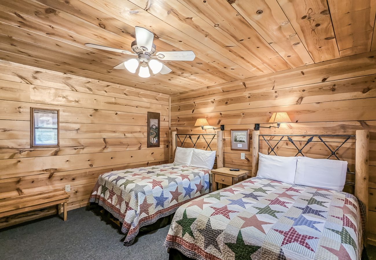 Cabin in Mountain View - #43 Pinewoods Cabin: Lancaster & Co