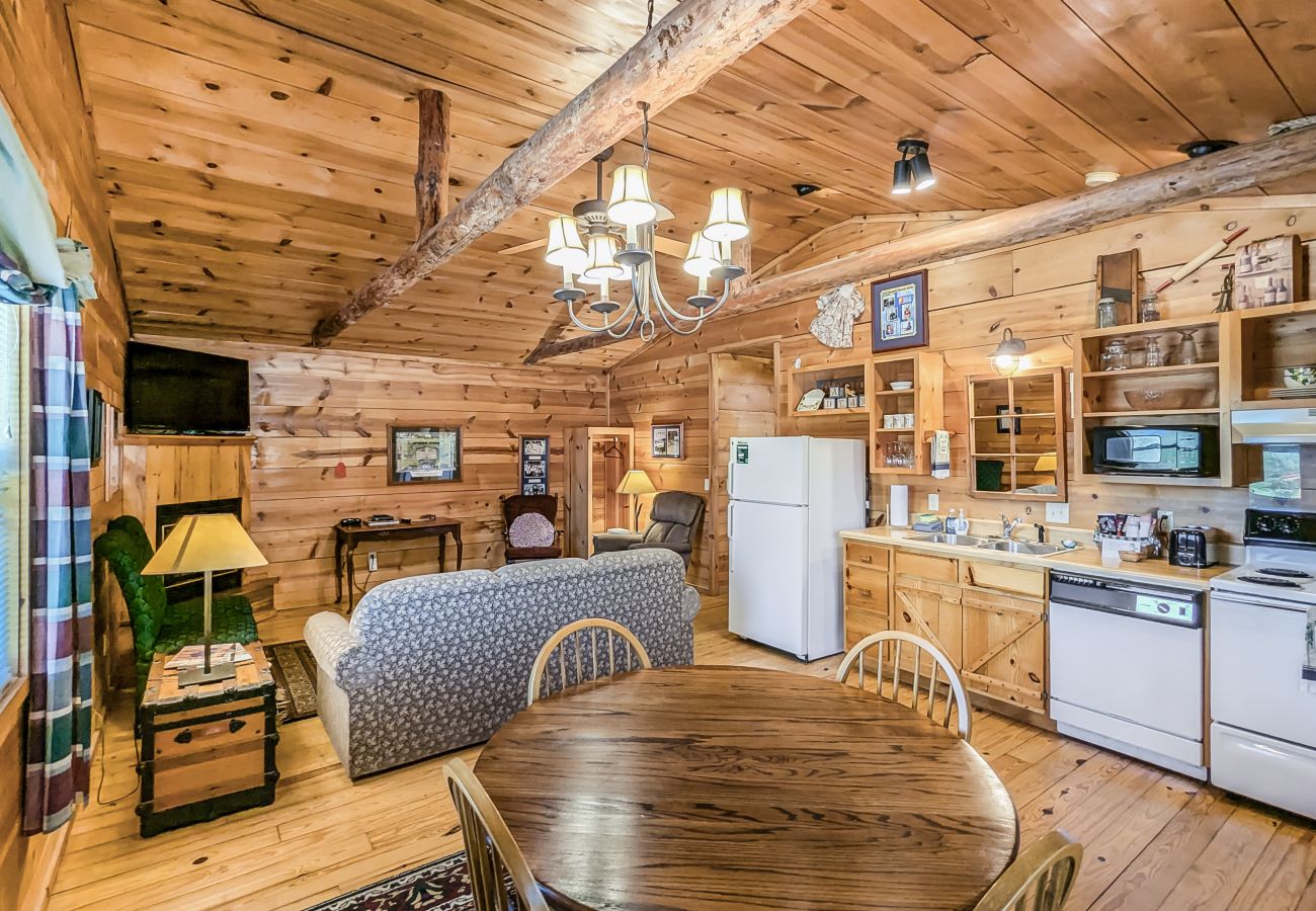 Cabin in Mountain View - #43 Pinewoods Cabin: Lancaster & Co