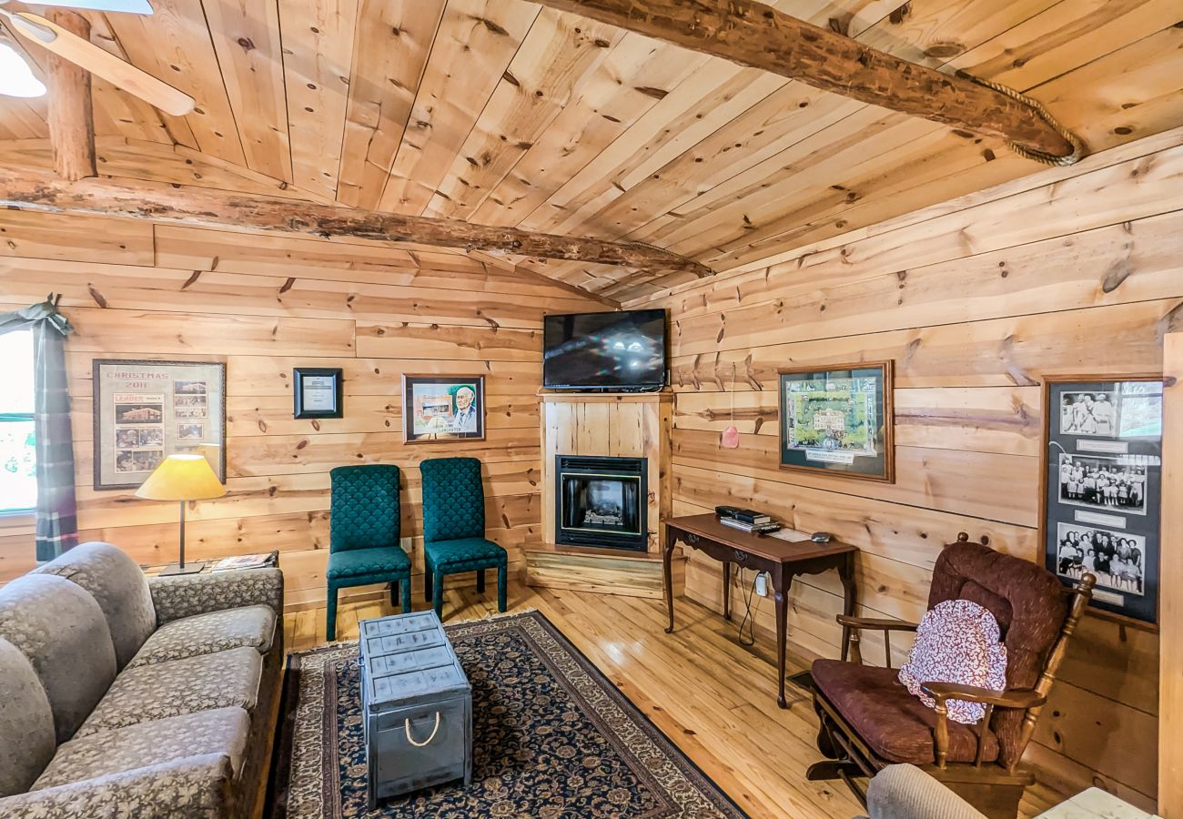 Cabin in Mountain View - #43 Pinewoods Cabin: Lancaster & Co