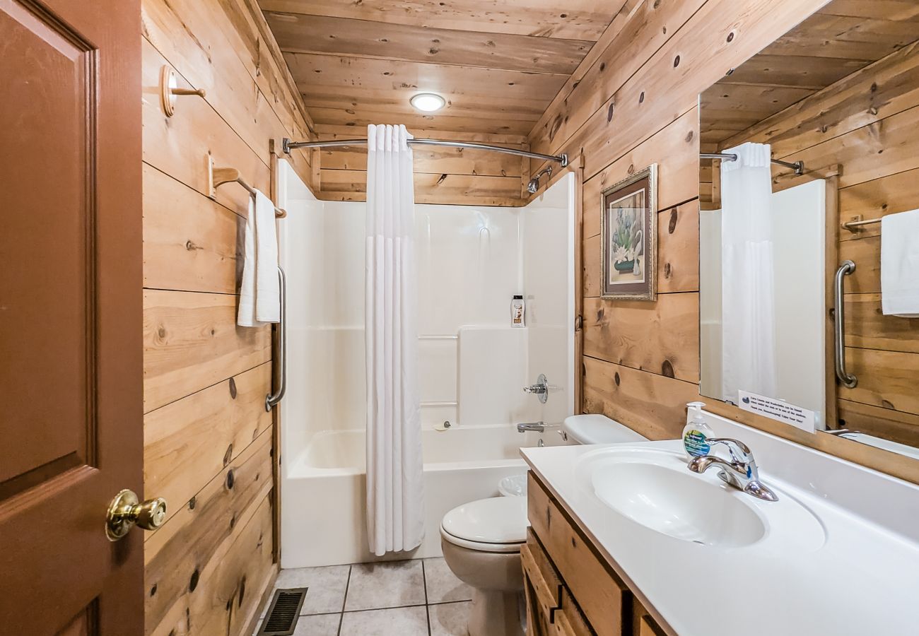 Cabin in Mountain View - #43 Pinewoods Cabin: Lancaster & Co