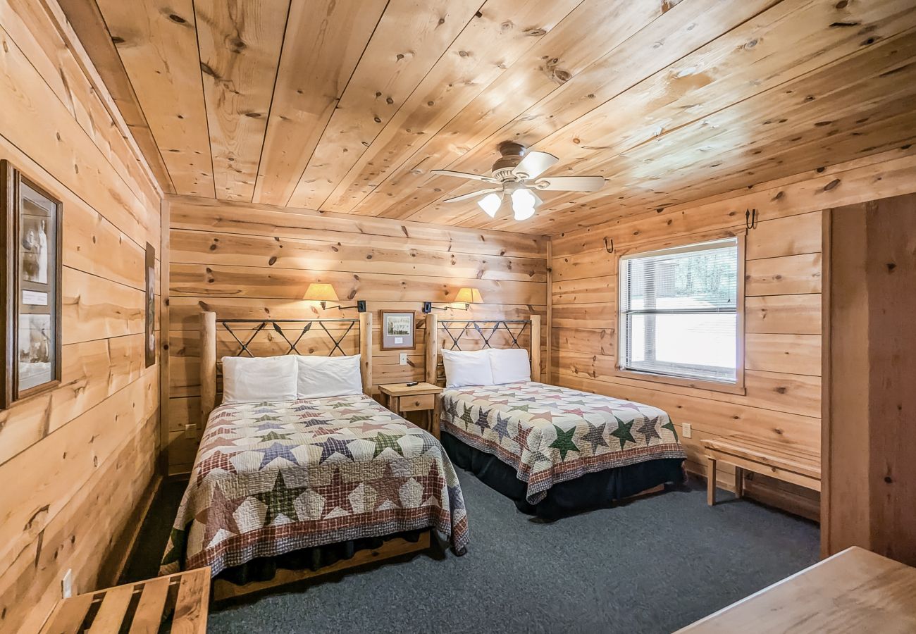 Cabin in Mountain View - #43 Pinewoods Cabin: Lancaster & Co