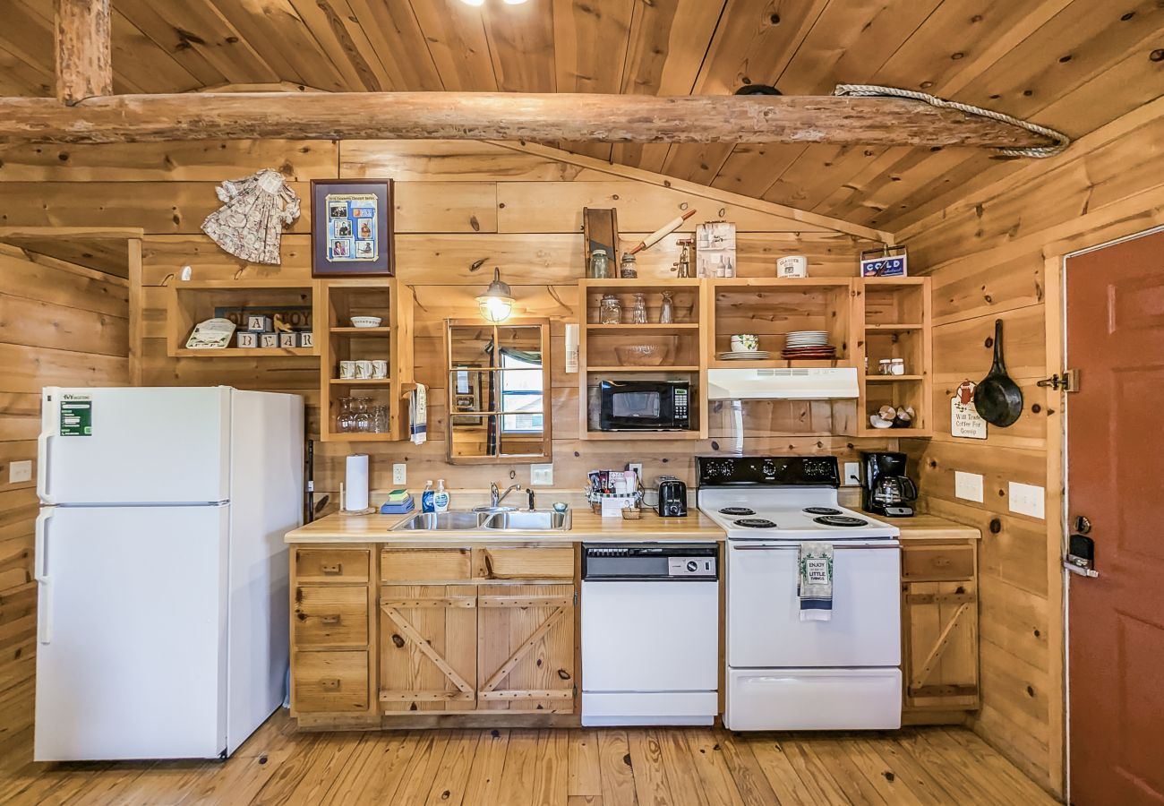 Cabin in Mountain View - #43 Pinewoods Cabin: Lancaster & Co