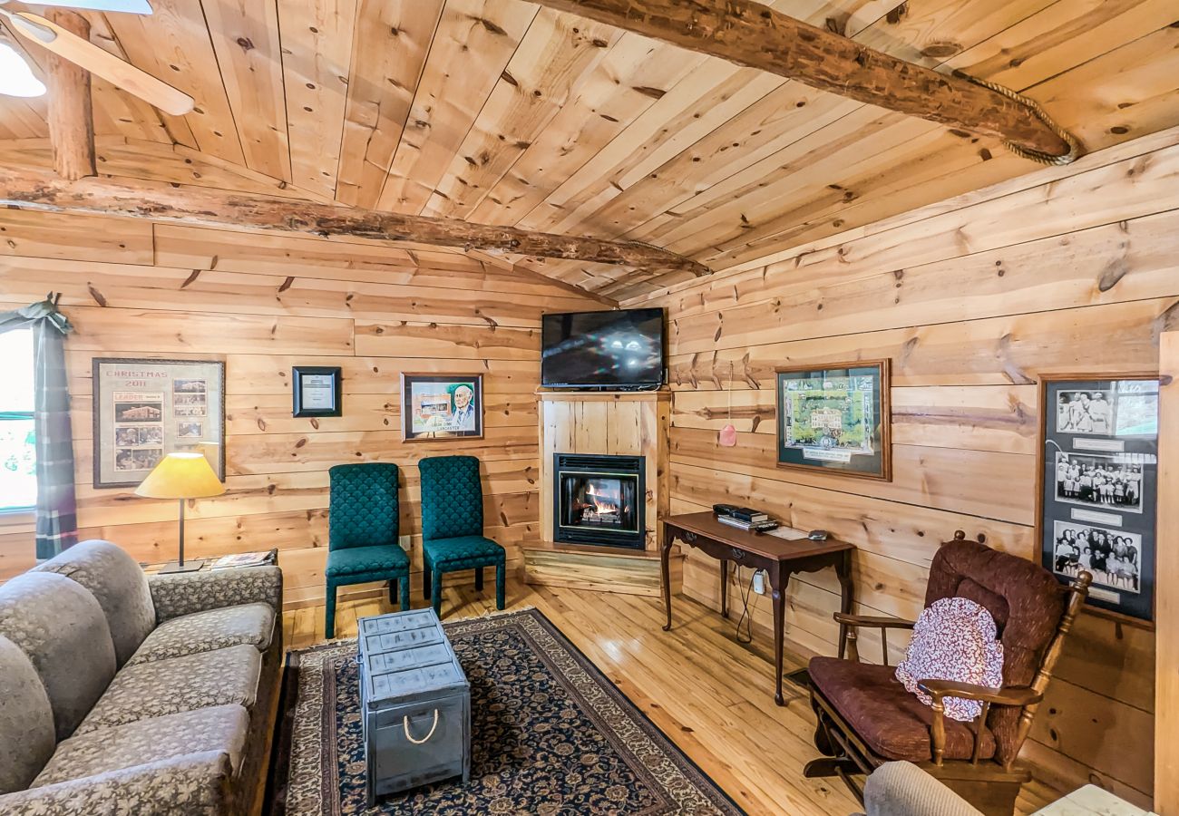 Cabin in Mountain View - #43 Pinewoods Cabin: Lancaster & Co