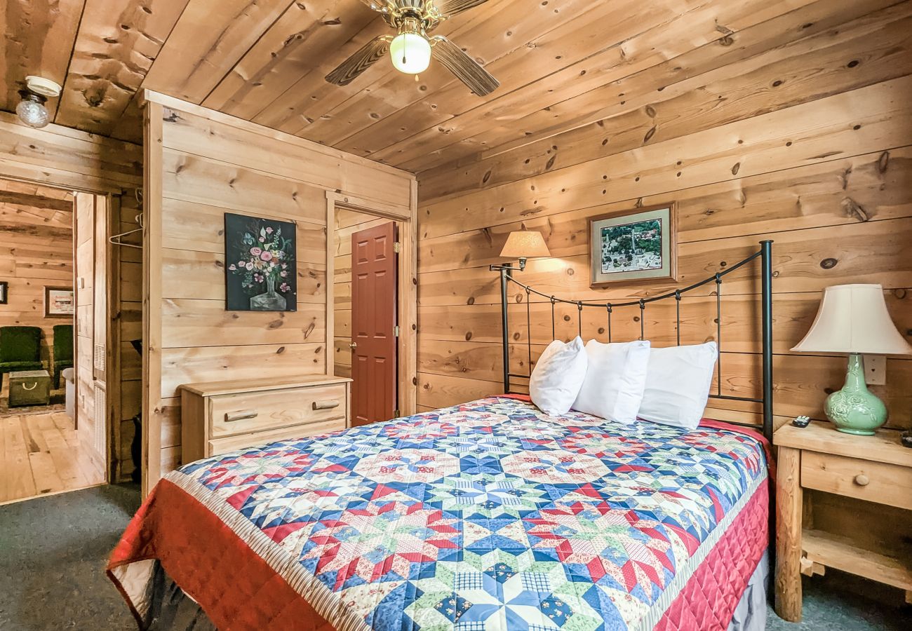 Cabin in Mountain View - #43 Pinewoods Cabin: Lancaster & Co