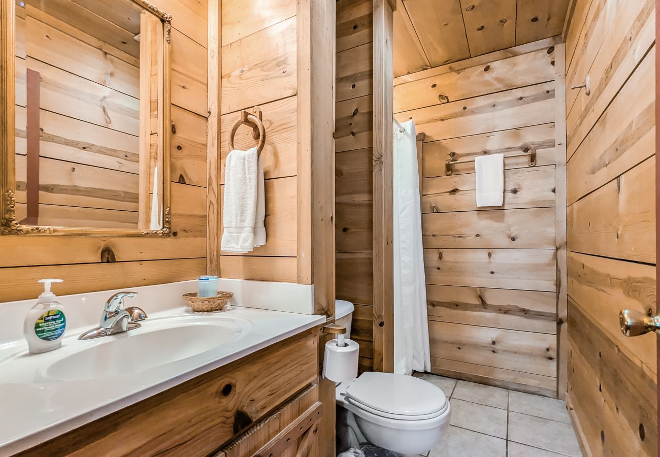 Cabin in Mountain View - #43 Pinewoods Cabin: Lancaster & Co