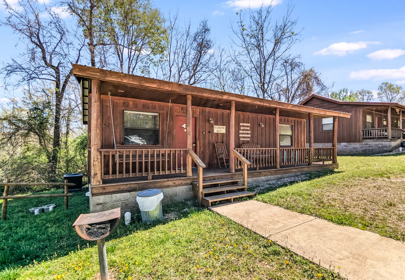 Cabin in Mountain View - #43 Pinewoods Cabin: Lancaster & Co