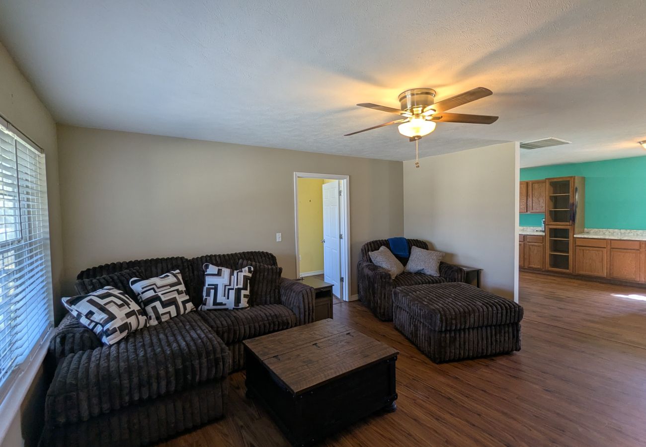 House in Mountain View - Sugar Hill Home ~ simple & quiet 3BR near Mtn View