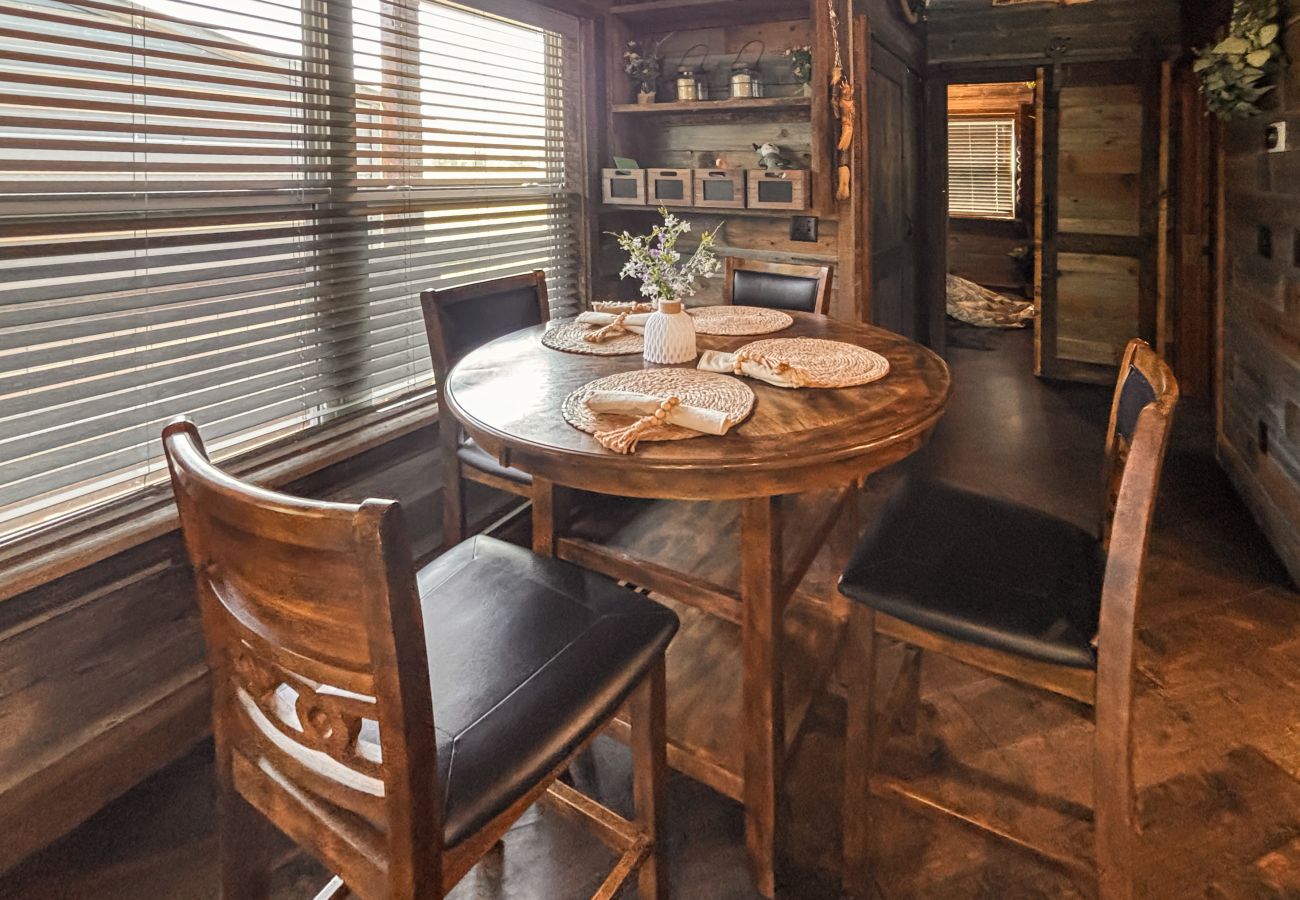 Cabin in Mountain View - *NEW* River Valley Retreat ~ directly on White River