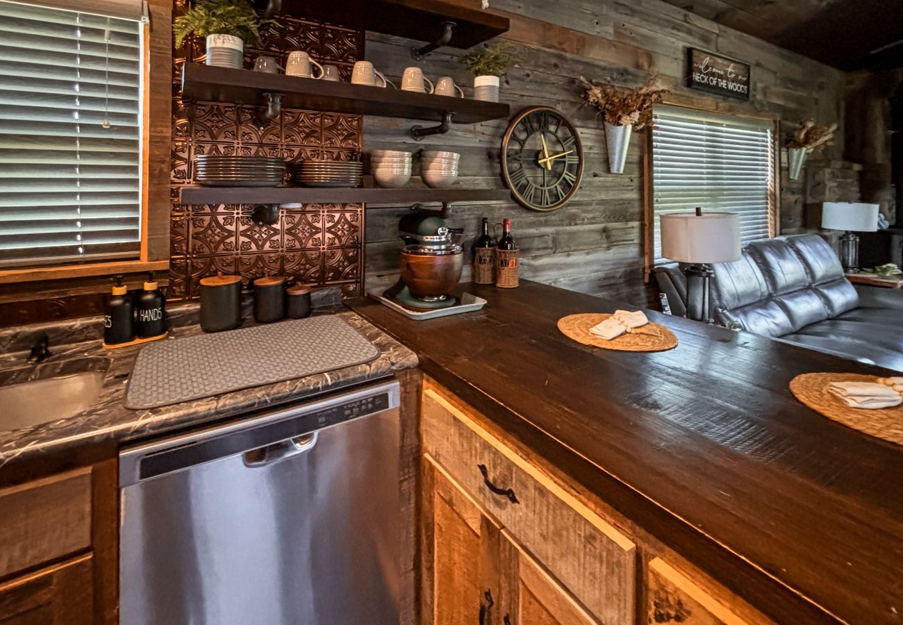 Cabin in Mountain View - *NEW* River Valley Retreat ~ directly on White River