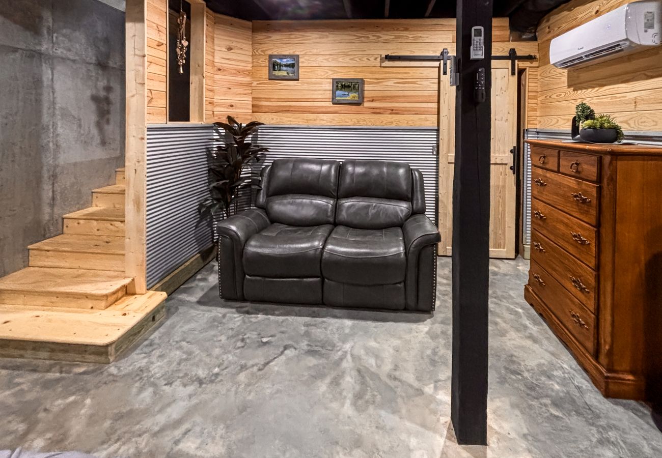 Cabin in Mountain View - *NEW* River Valley Retreat ~ directly on White River