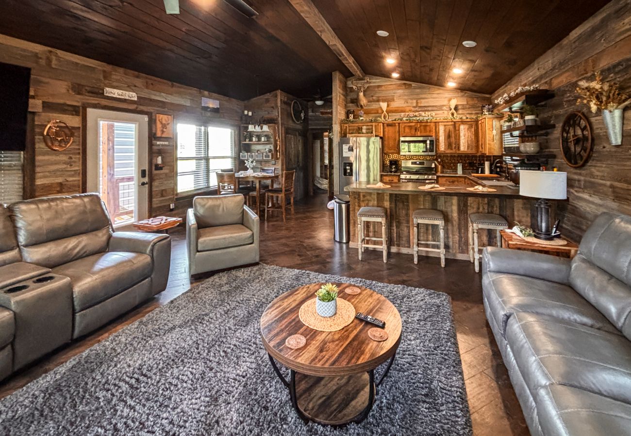 Cabin in Mountain View - *NEW* River Valley Retreat ~ directly on White River