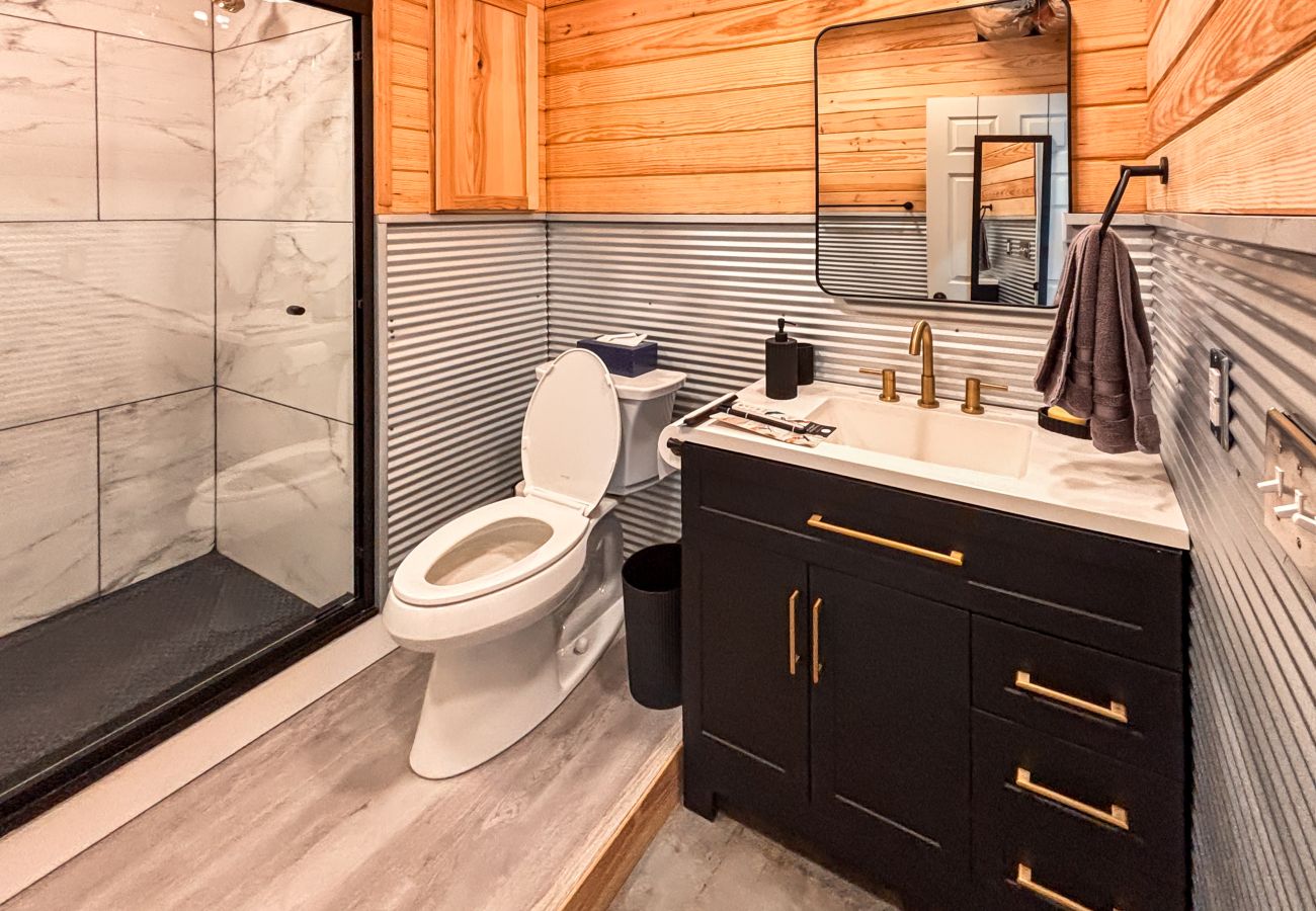 Cabin in Mountain View - *NEW* River Valley Retreat ~ directly on White River