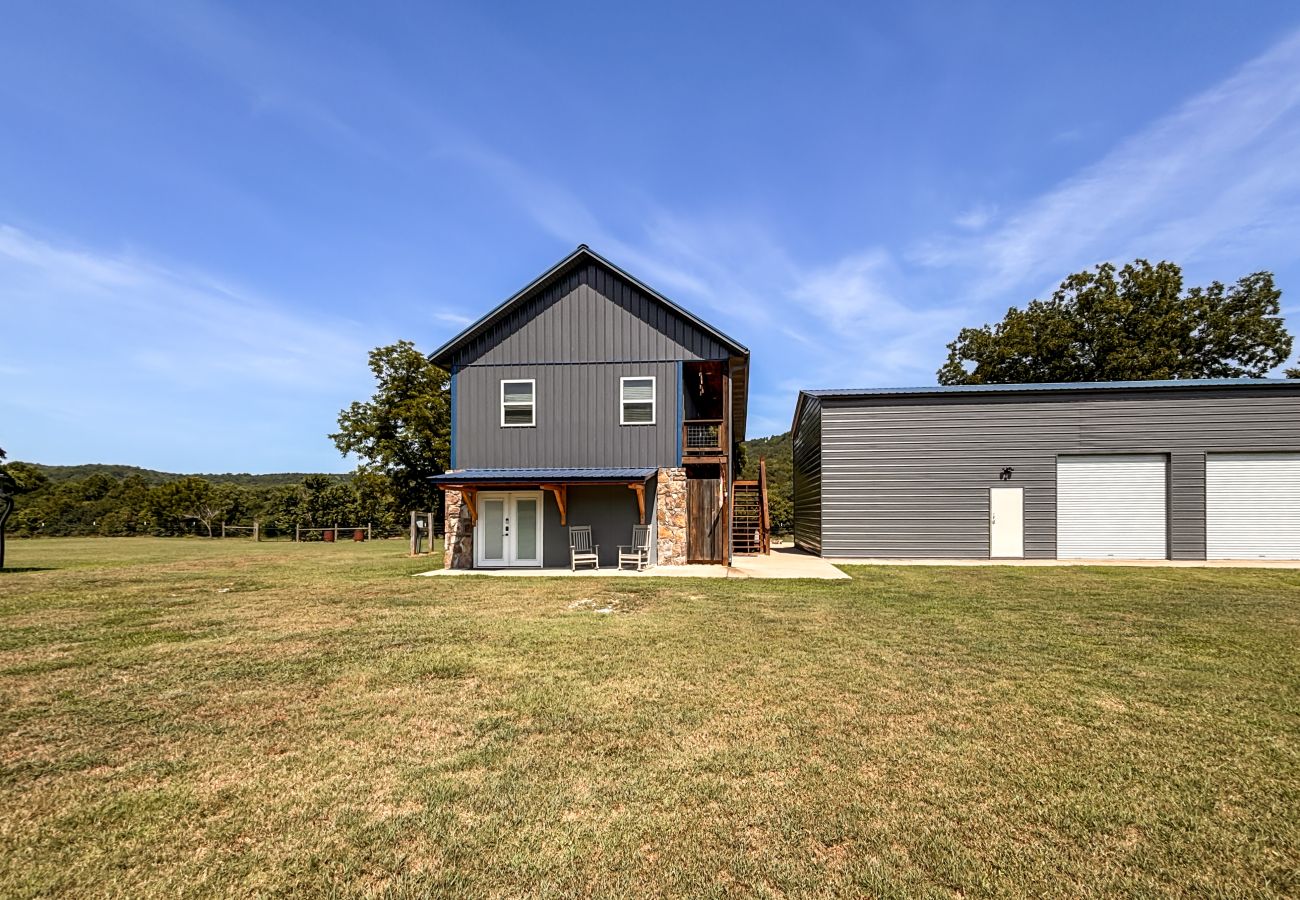 Cabin in Mountain View - *NEW* River Valley Retreat ~ directly on White River