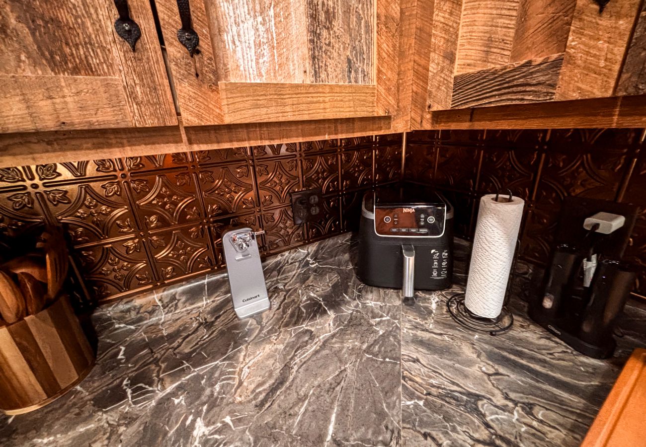 Cabin in Mountain View - *NEW* River Valley Retreat ~ directly on White River