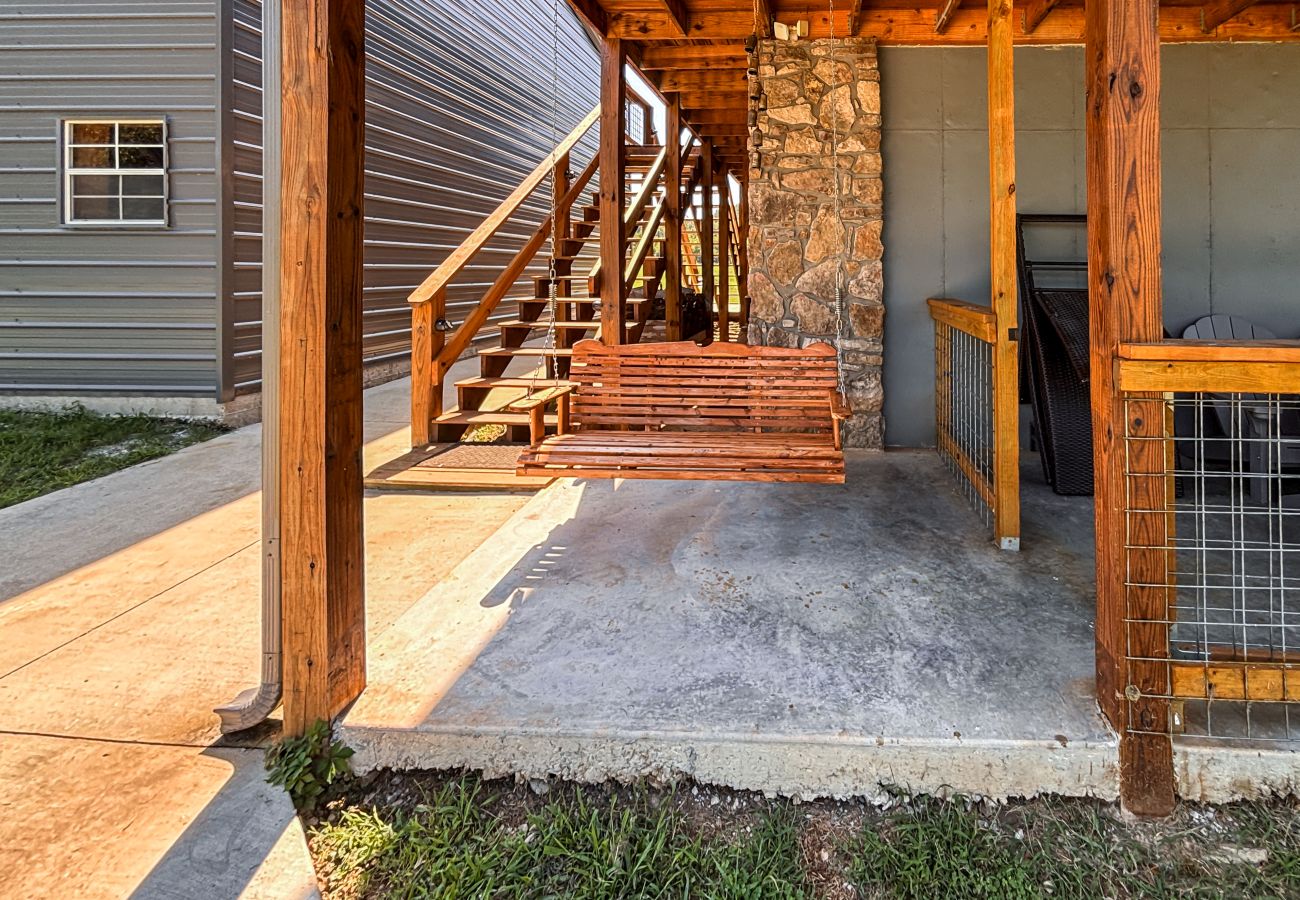 Cabin in Mountain View - *NEW* River Valley Retreat ~ directly on White River