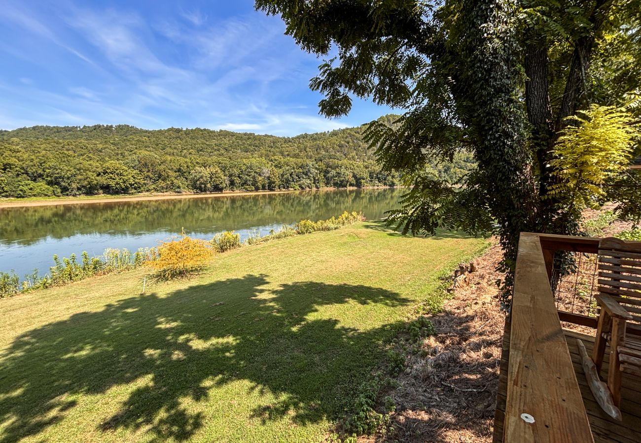 Cabin in Mountain View - *NEW* River Valley Retreat ~ directly on White River