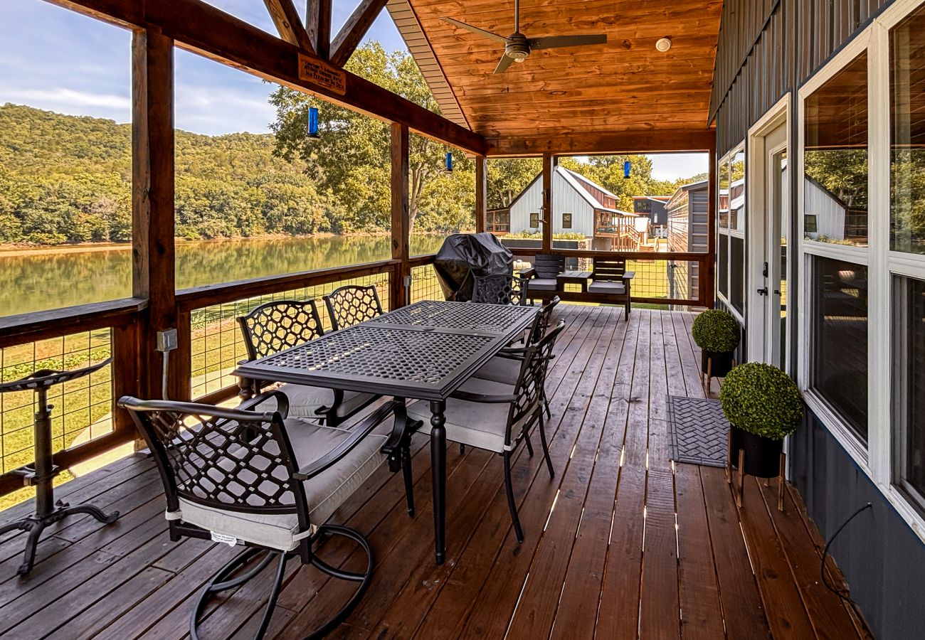 Cabin in Mountain View - *NEW* River Valley Retreat ~ directly on White River